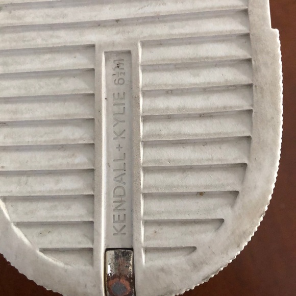 ❗️SOLD❗️Kendal + Kylie White Sneakers - Picture 6 of 7